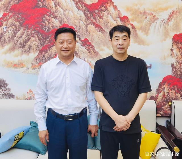 单恒伟秘书长与韩国av片
药业韩国av片
董事长佘中生交流座谈