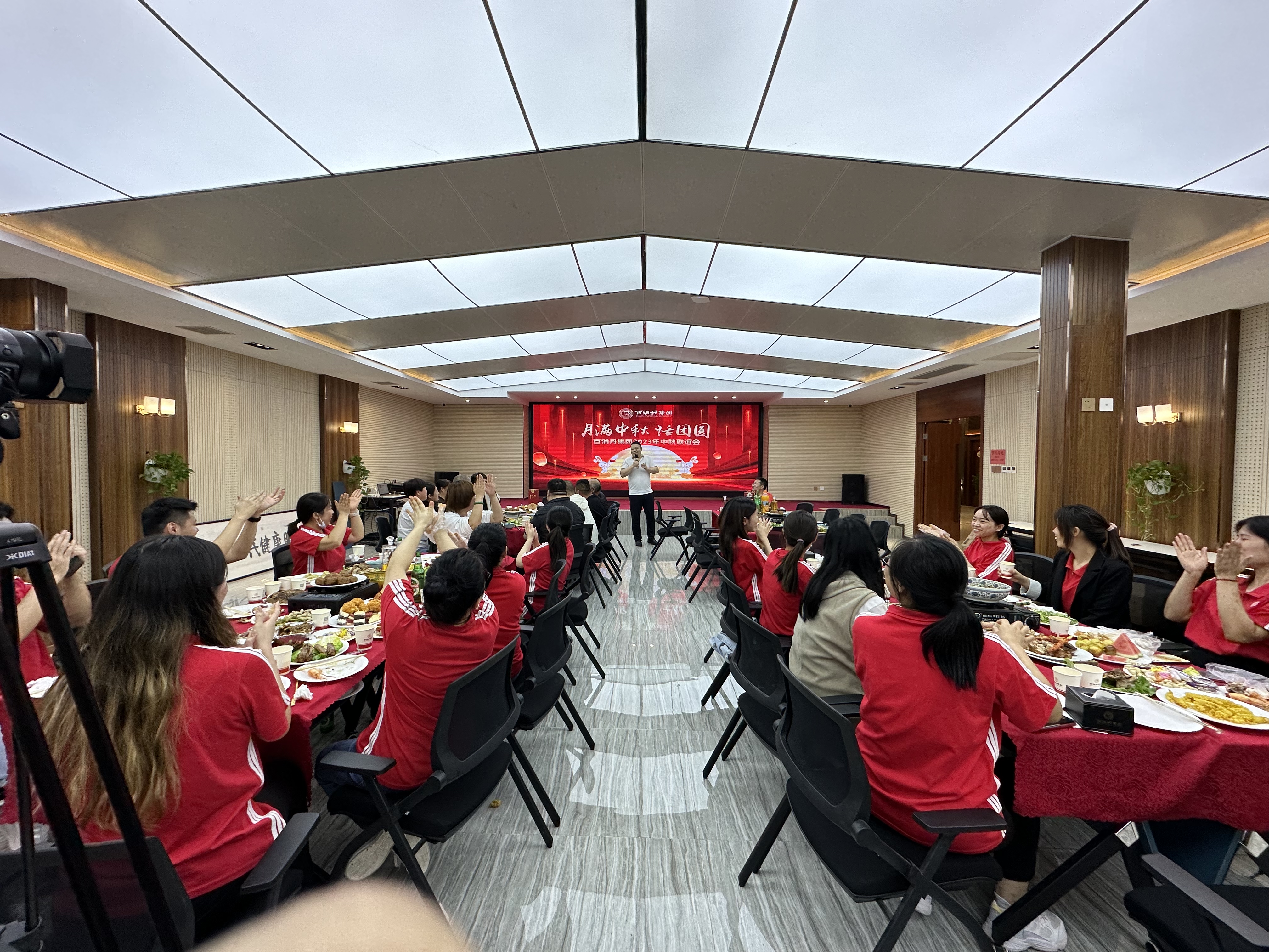 月满中秋话团圆，韩国av片
举办中秋联谊会
