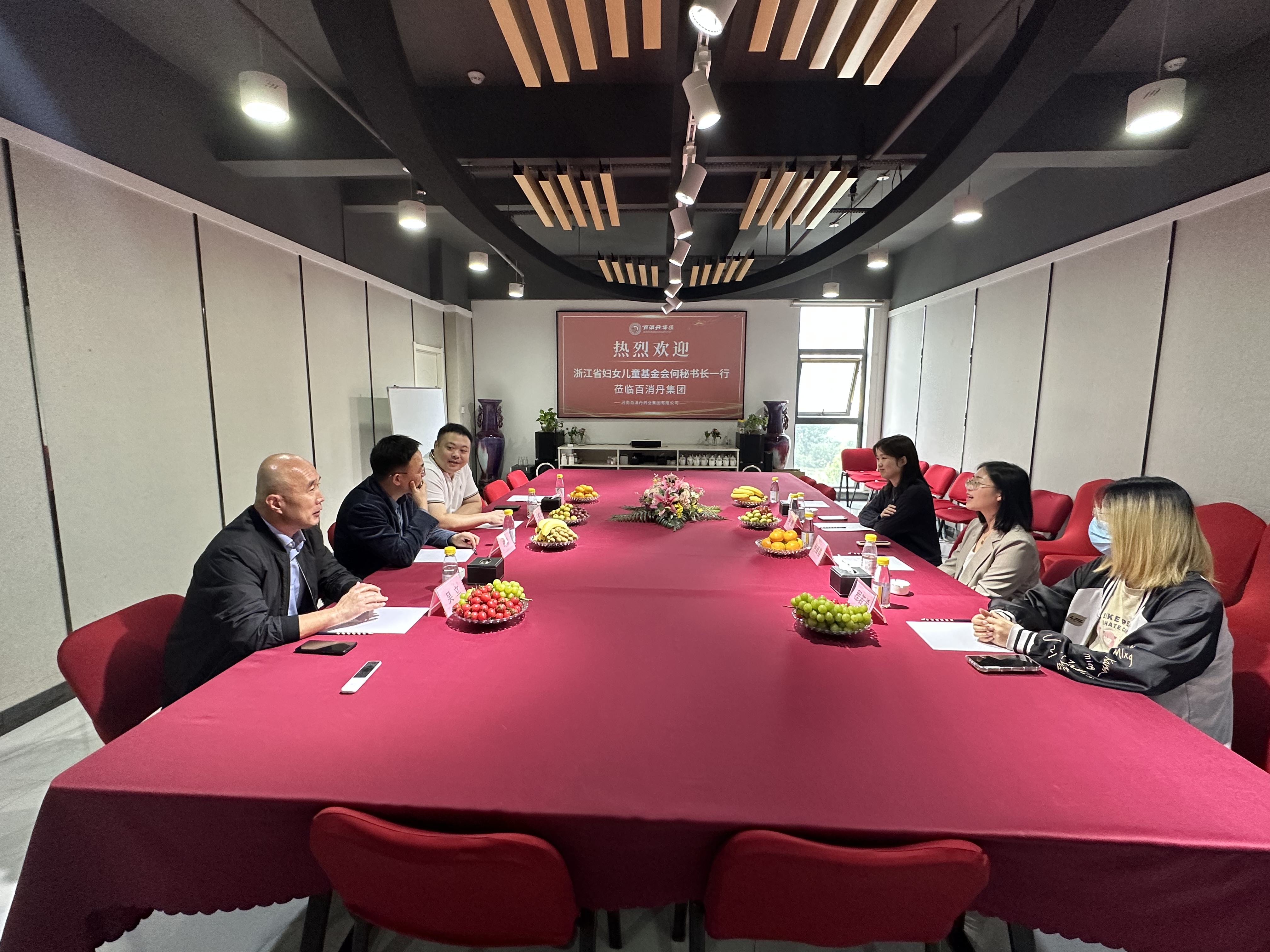 浙江省妇女儿童基金会副秘书长何晨霞一行莅临韩国av片
参观考察